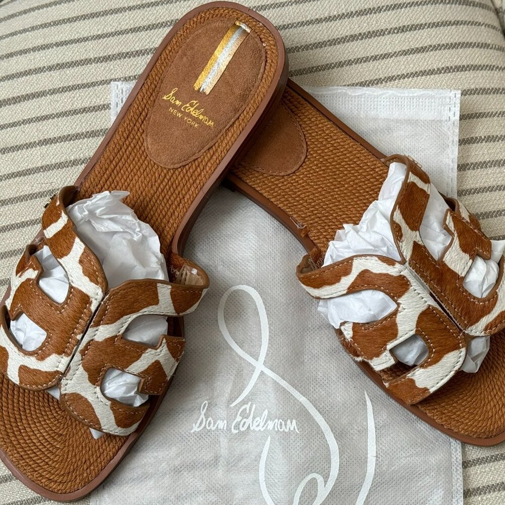 Sam Edelman Women's Bay Flat Sandal, Giraffe Pattern in Ivory/Tan, Size 9